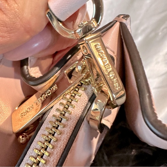 MICHAEL KORS TEAGAN SMALL MESSENGER CROSSBODY BAG EUC - Picture 6 of 12